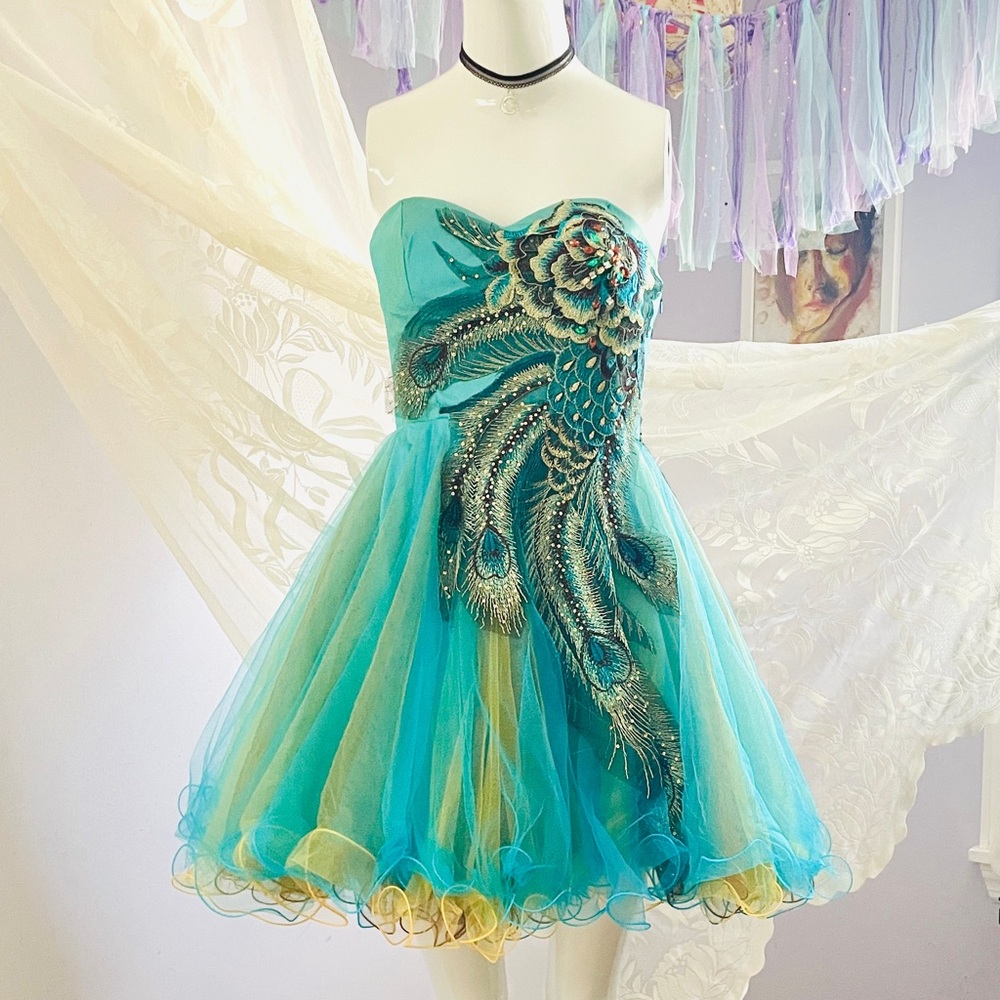 Dave & Johnny Y2k Whimsical Peacock Strapless Dress